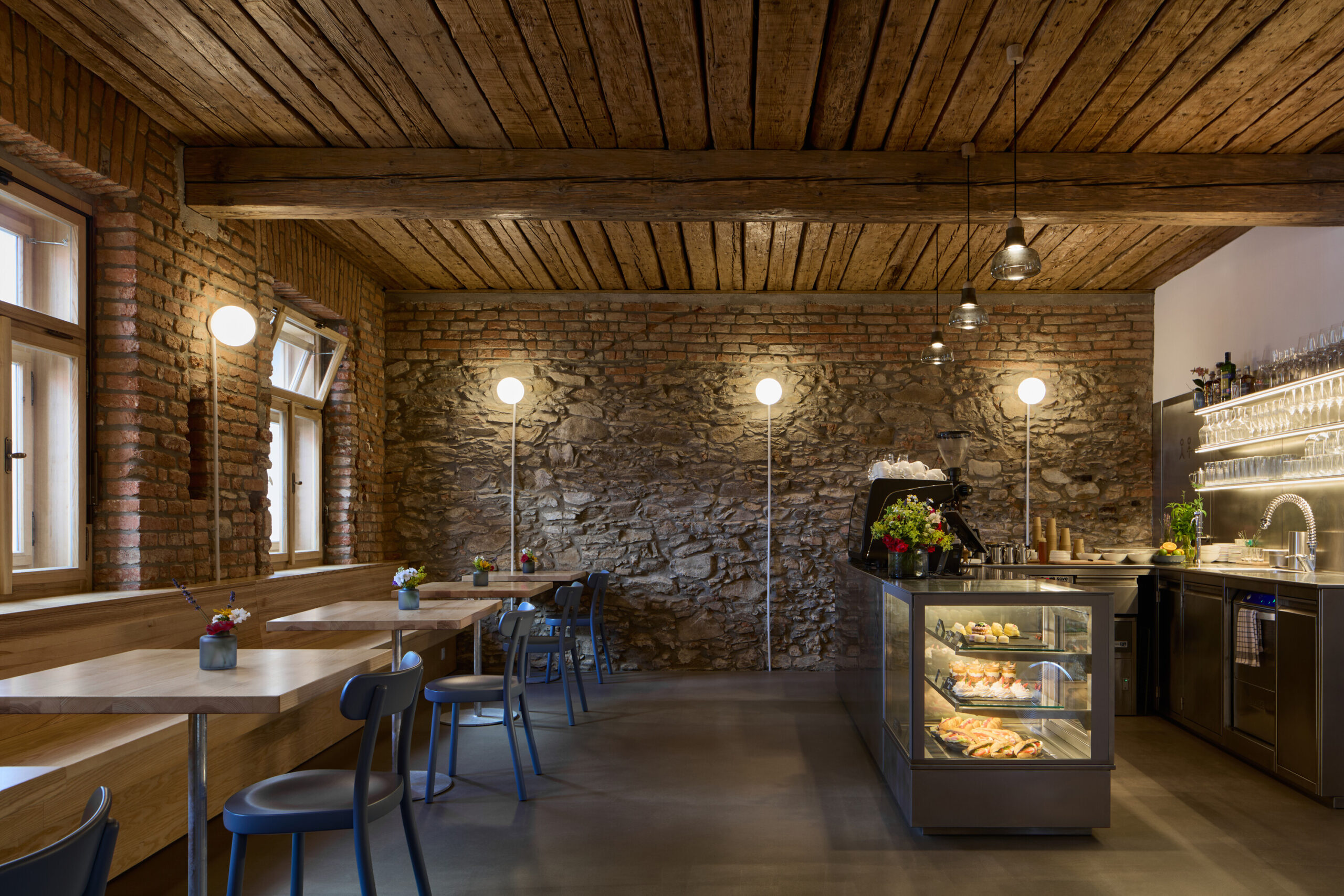 K66 | Dům s kavárnou