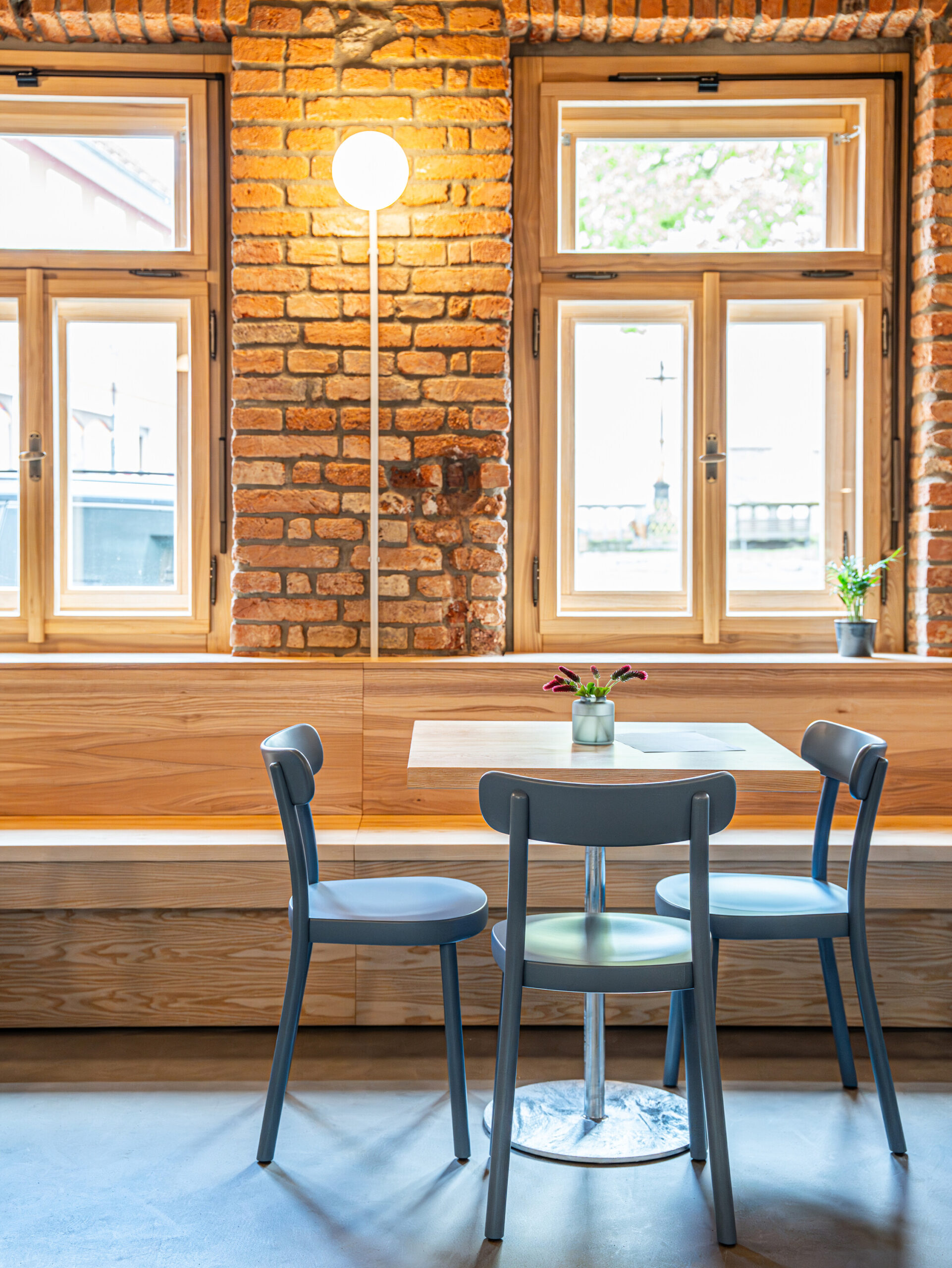 K66 | Dům s kavárnou