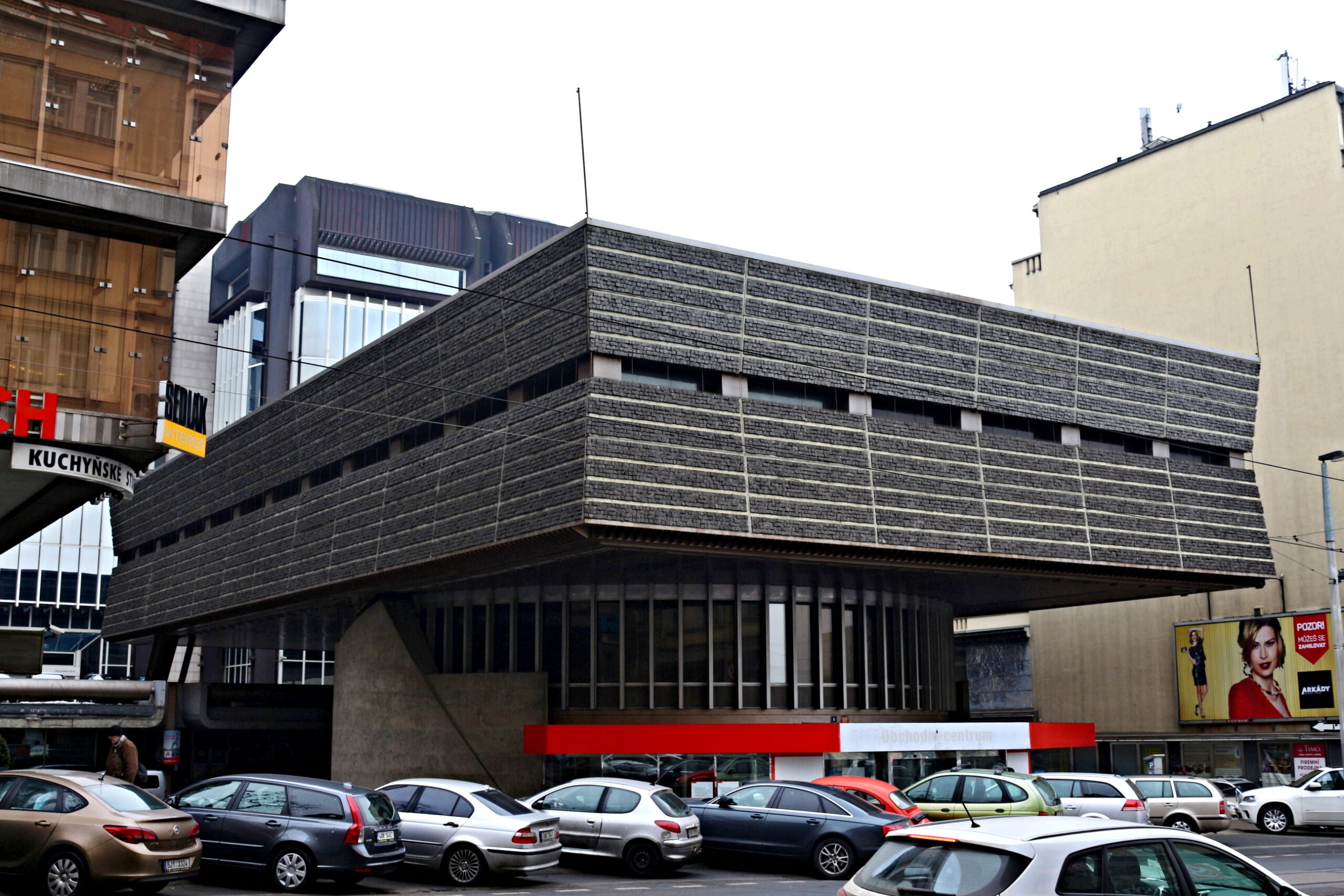 Budova dispecinku byla asi nejoriginalnejsi soucasti arealu Budova dispečinku byla asi nejoriginálnější součástí areálu