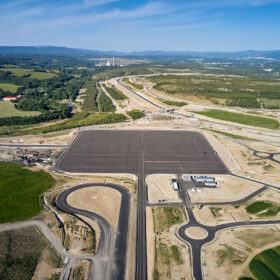 Testovací polygon BMW v Sokolově s rozsáhlým areálem testovacích tratí pro autonomní a elektrická vozidla