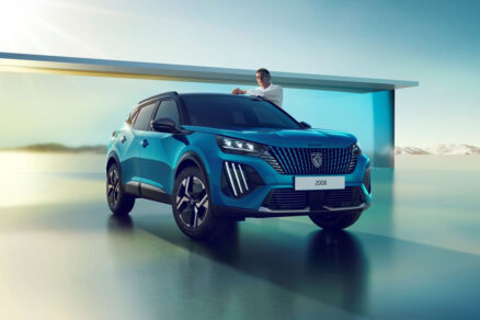 Peugeot 2008 SUV s charakteristickými LED světly ve tvaru lvích drápů