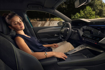 Interiér Peugeot 308 SW s digitálním i-Cockpit a ergonomickými sedadly AGR