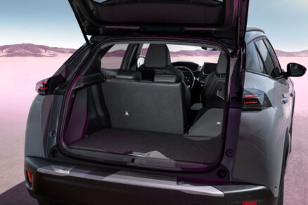 Zavazadlový prostor Peugeot 2008 s praktickým objemem pro každodenní využití