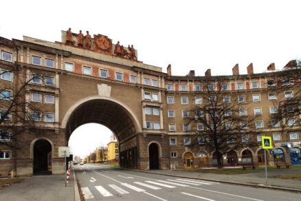 Vítězný oblouk socialistického realismu v Ostravě-Porubě