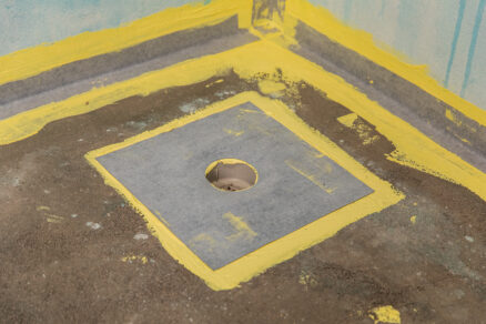 Hydroizolace podlahy koupelny s utěsněním podlahové vpusti