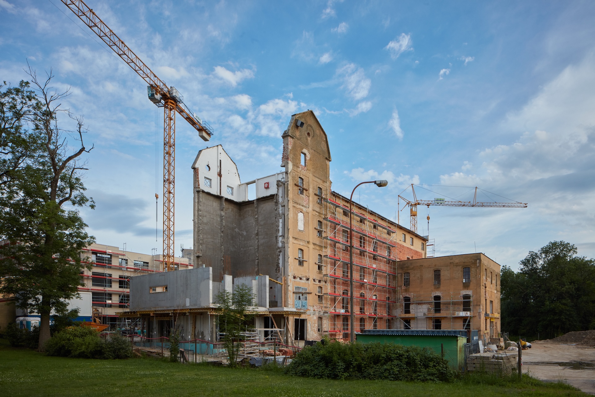 Areál bývalého Žitného mlýna v Boršově nad Vltavou prošel konverzí na obytný soubor