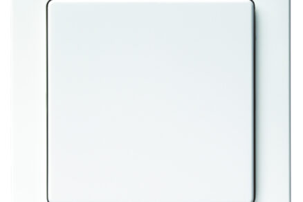 Minimalistický bílý vypínač Hager Lumina pro moderní elektroinstalace