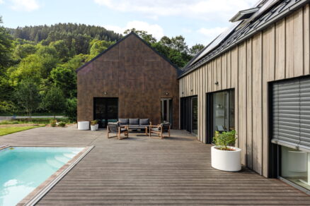 Fasáda z dubových desek s přirozenou patinou