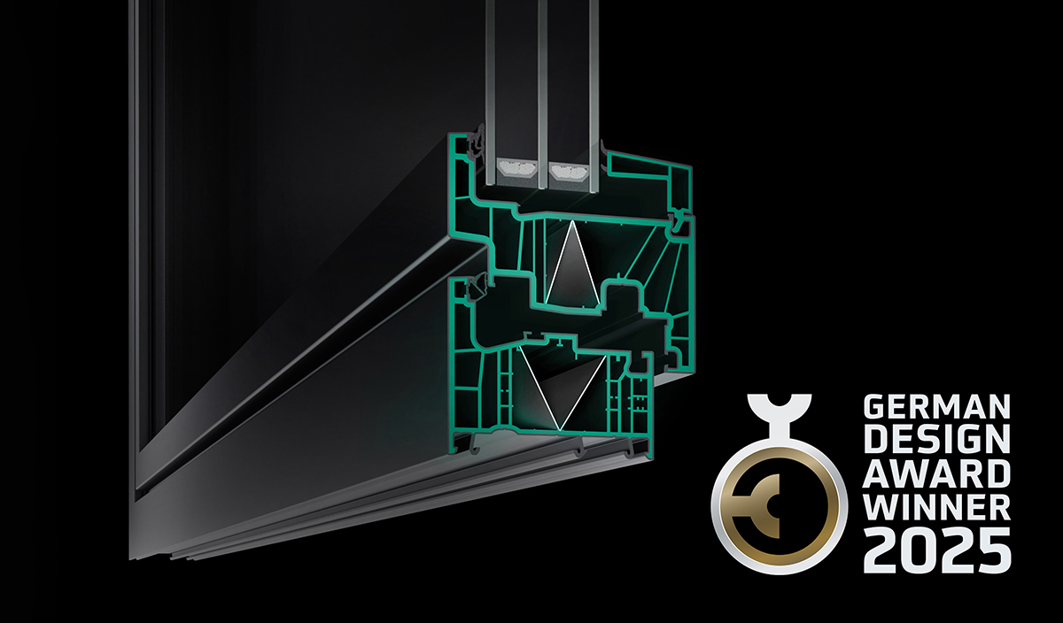 Technický řez kompozitním okenním systémem s vícekomorovým profilem a izolačním trojsklem