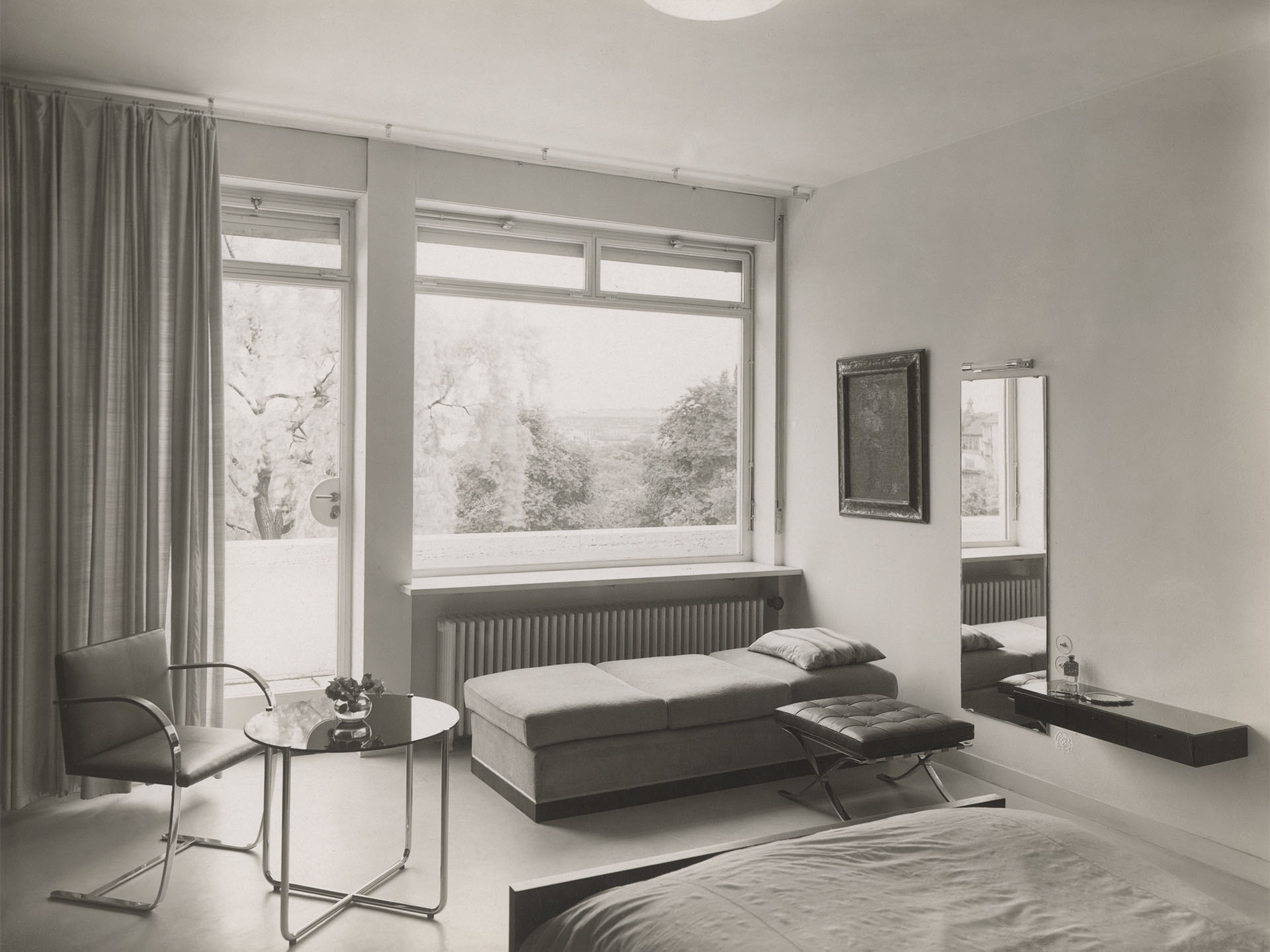 Ložnicová část s kompaktním a intimnějším uspořádáním oproti otevřenému obytnému patru