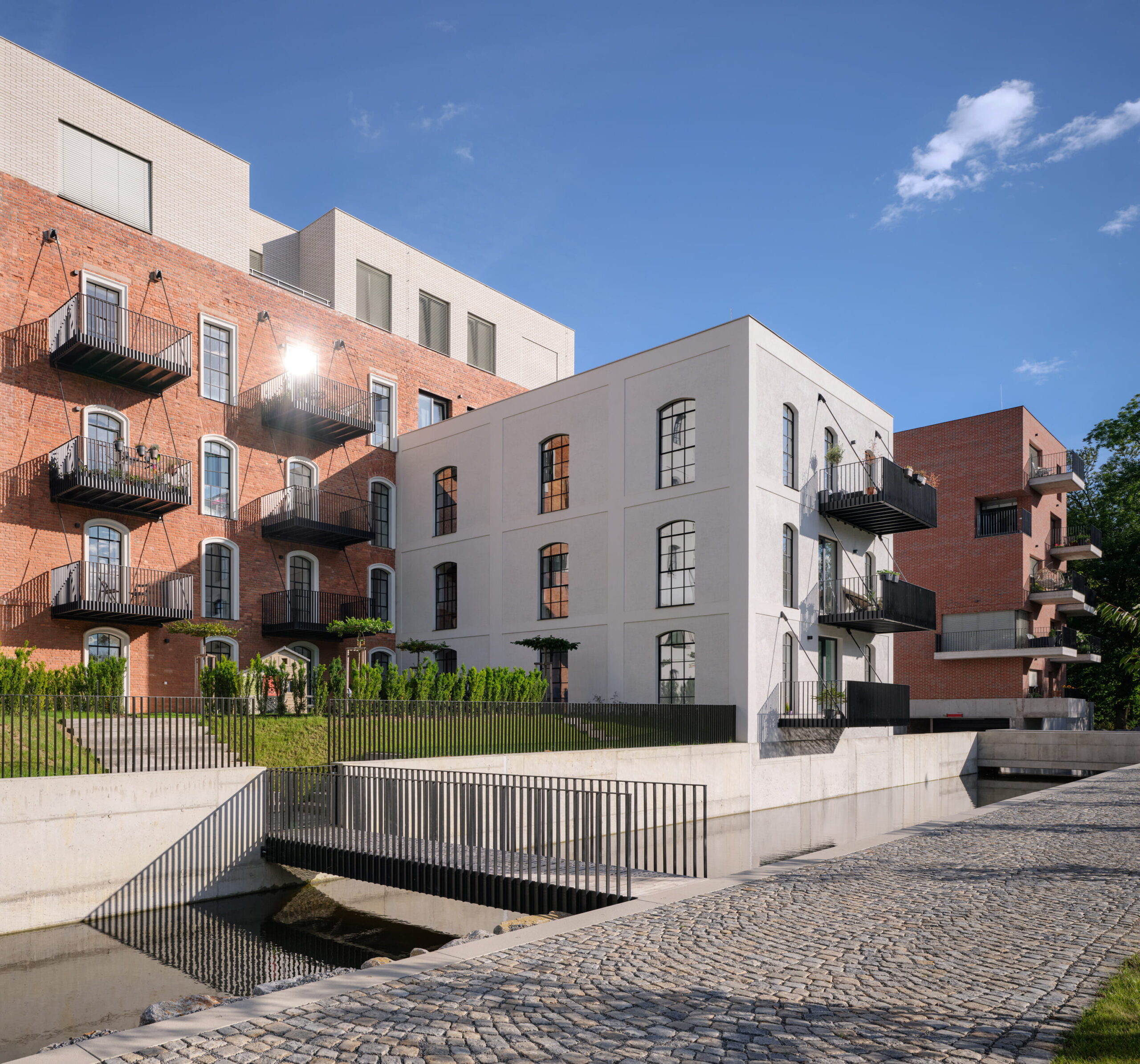 Areál bývalého Žitného mlýna v Boršově nad Vltavou prošel konverzí na obytný soubor