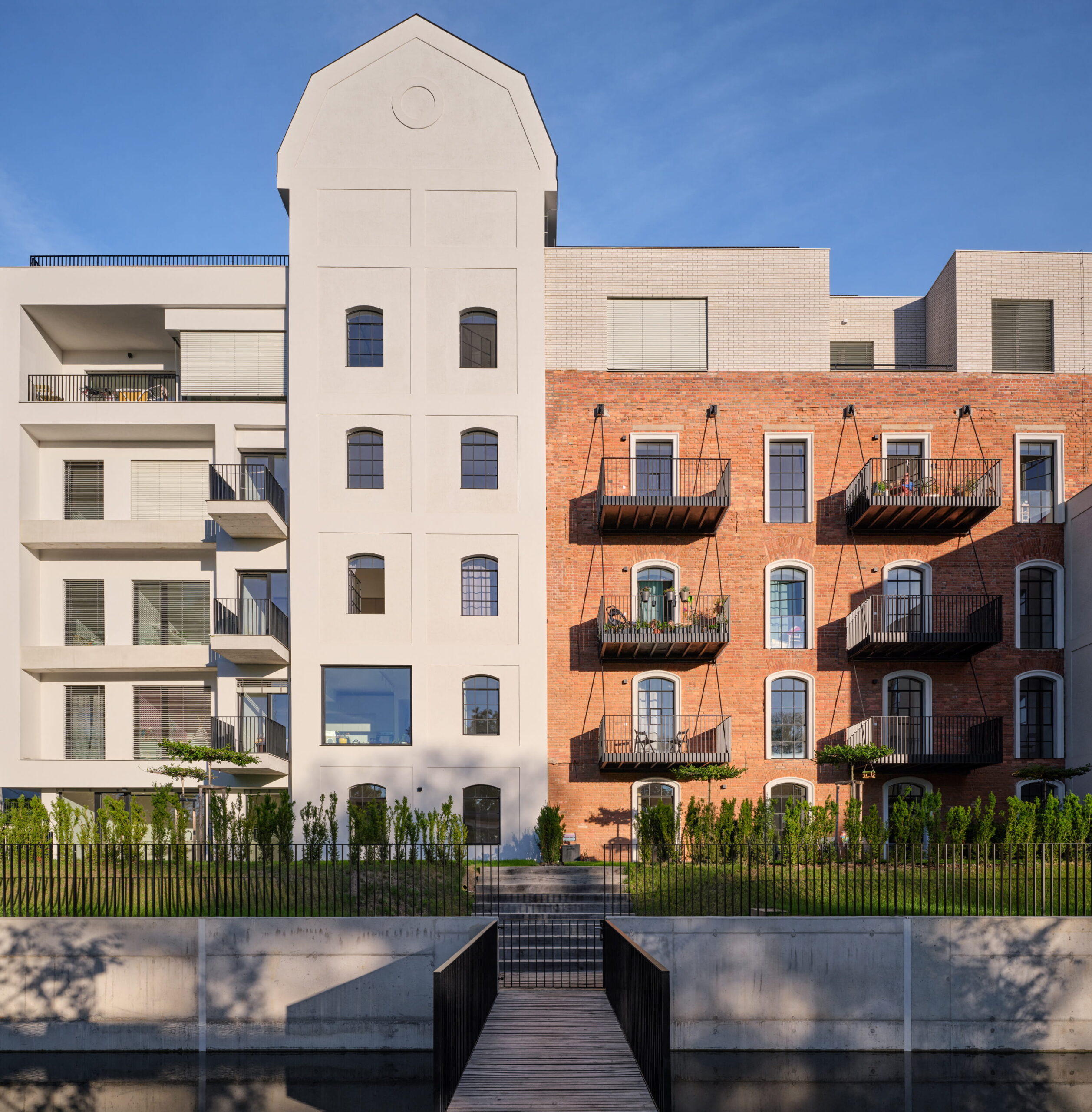 Areál bývalého Žitného mlýna v Boršově nad Vltavou prošel konverzí na obytný soubor