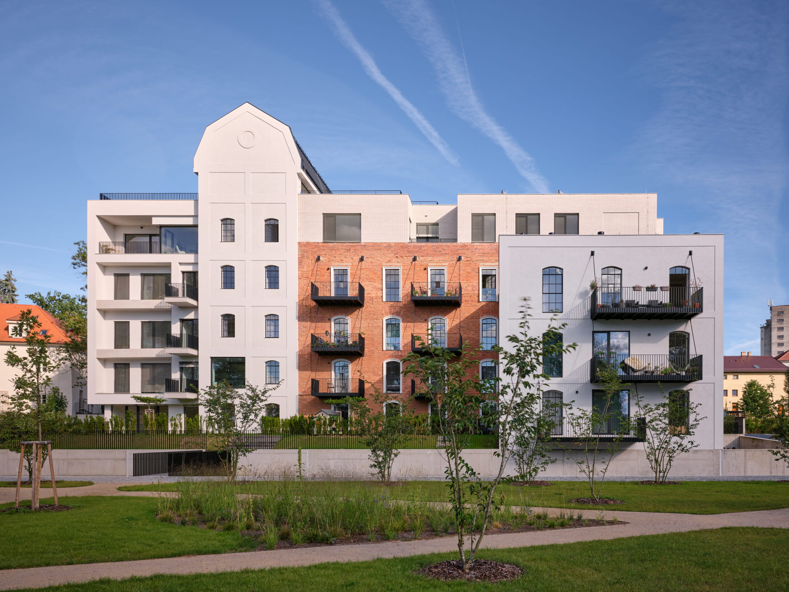 Areál bývalého Žitného mlýna v Boršově nad Vltavou prošel konverzí na obytný soubor