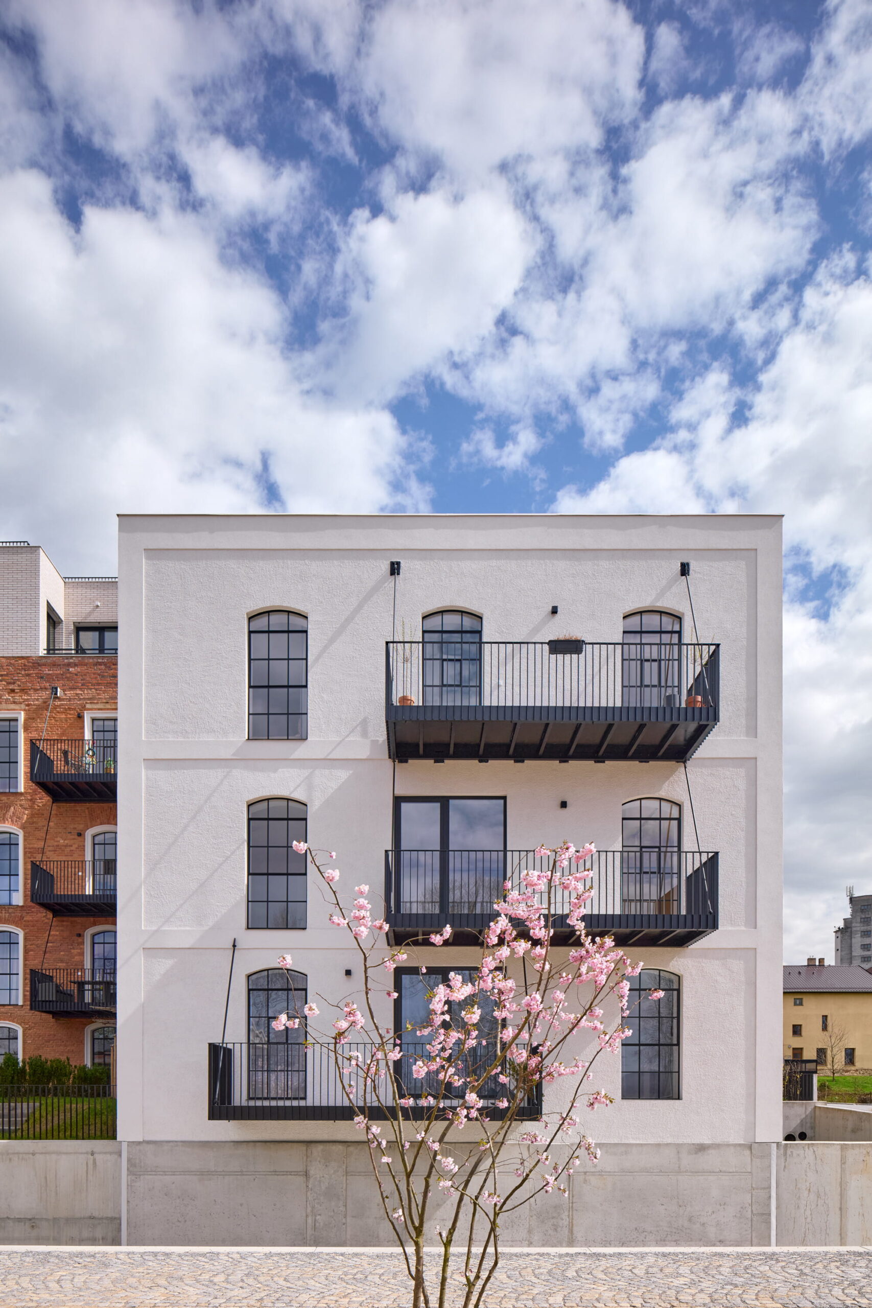 Areál bývalého Žitného mlýna v Boršově nad Vltavou prošel konverzí na obytný soubor