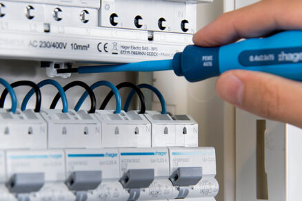 Technologie QuickConnect při instalaci jističů v rozvaděči Hager