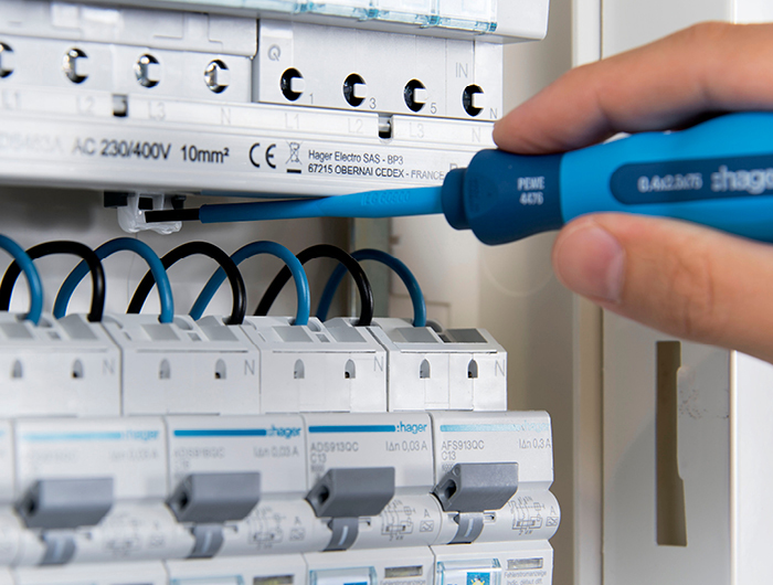 Technologie QuickConnect při instalaci jističů v rozvaděči Hager