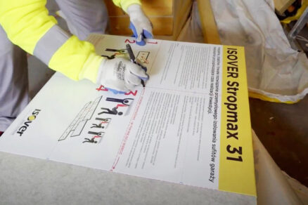 Vyznačení míst pro kotvení izolačních desek podle šablony