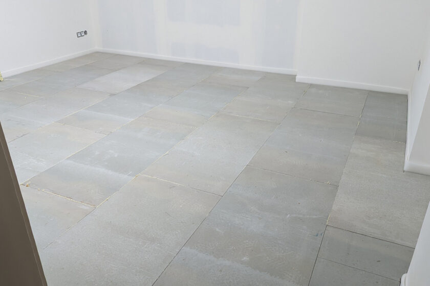 Hotová suchá podlaha bez betonu připravená na finální krytinu