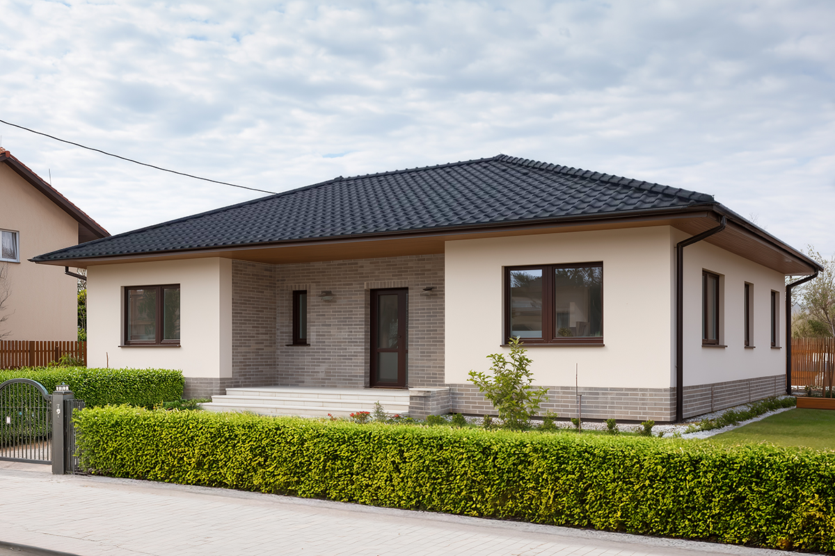 Bungalov se zateplenou fasádou a keramickým obkladem