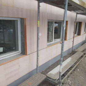 Tenké zateplení fasády deskami Kooltherm K5 na bytovém domě