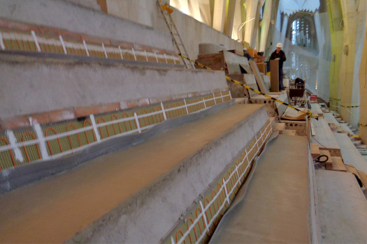 Instalace elektrického vytápění do schodiště v historické budově