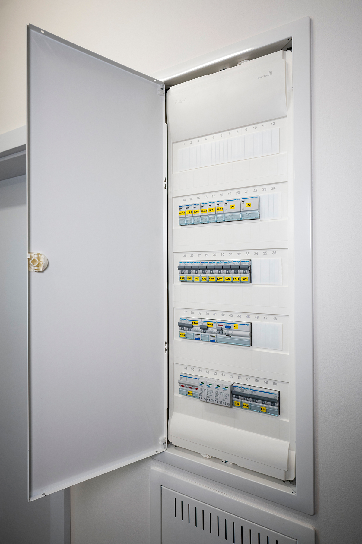 Bytový rozvaděč s jisticími prvky v projektu Astrid Garden