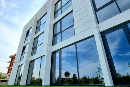 Hliníková okna a dveře AVG