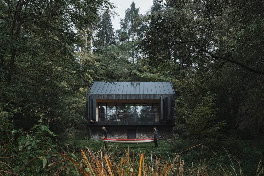 Chata na břehu Sázavy