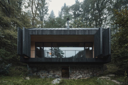 Chata na břehu Sázavy