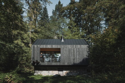 Chata na břehu Sázavy