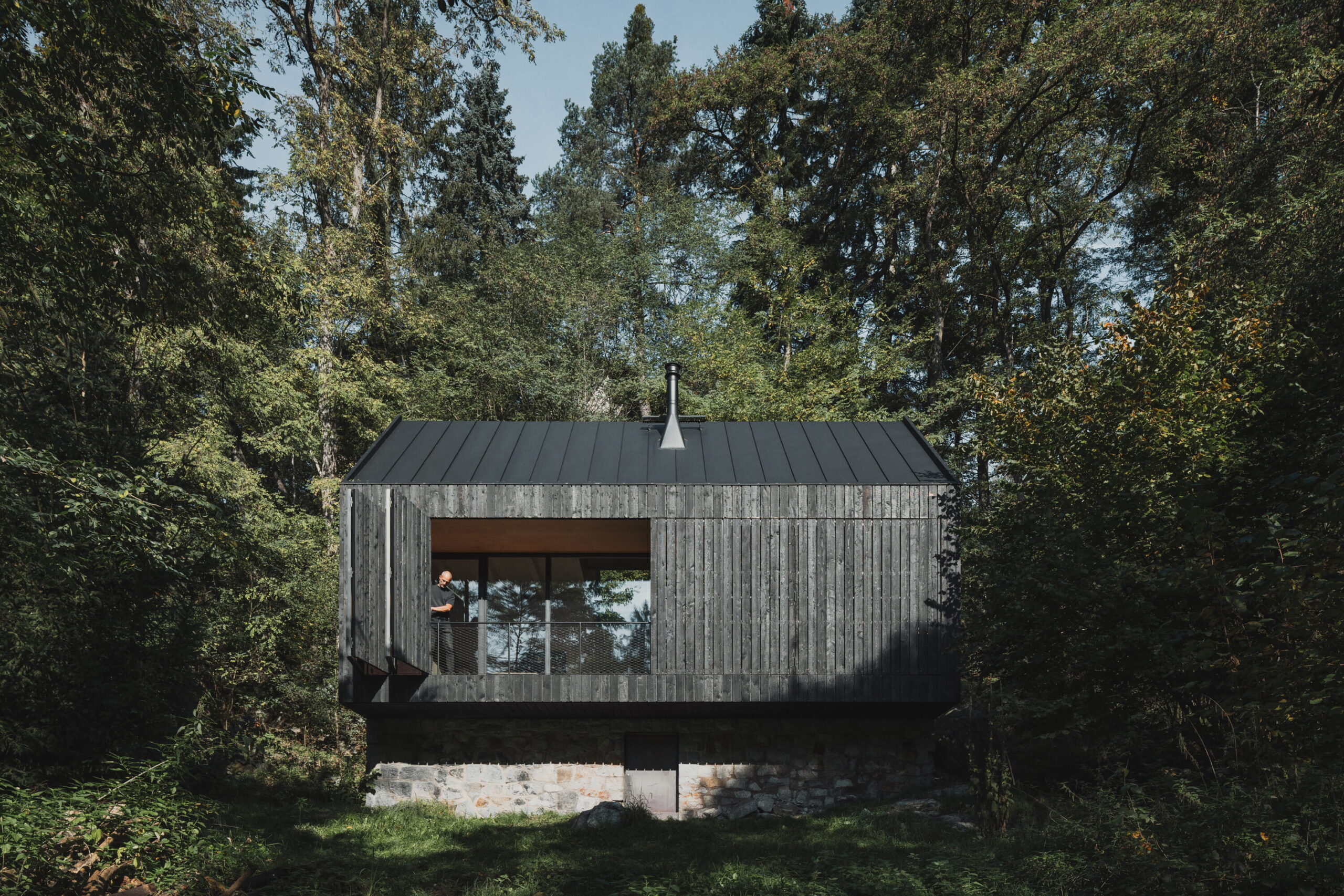 Chata na břehu Sázavy