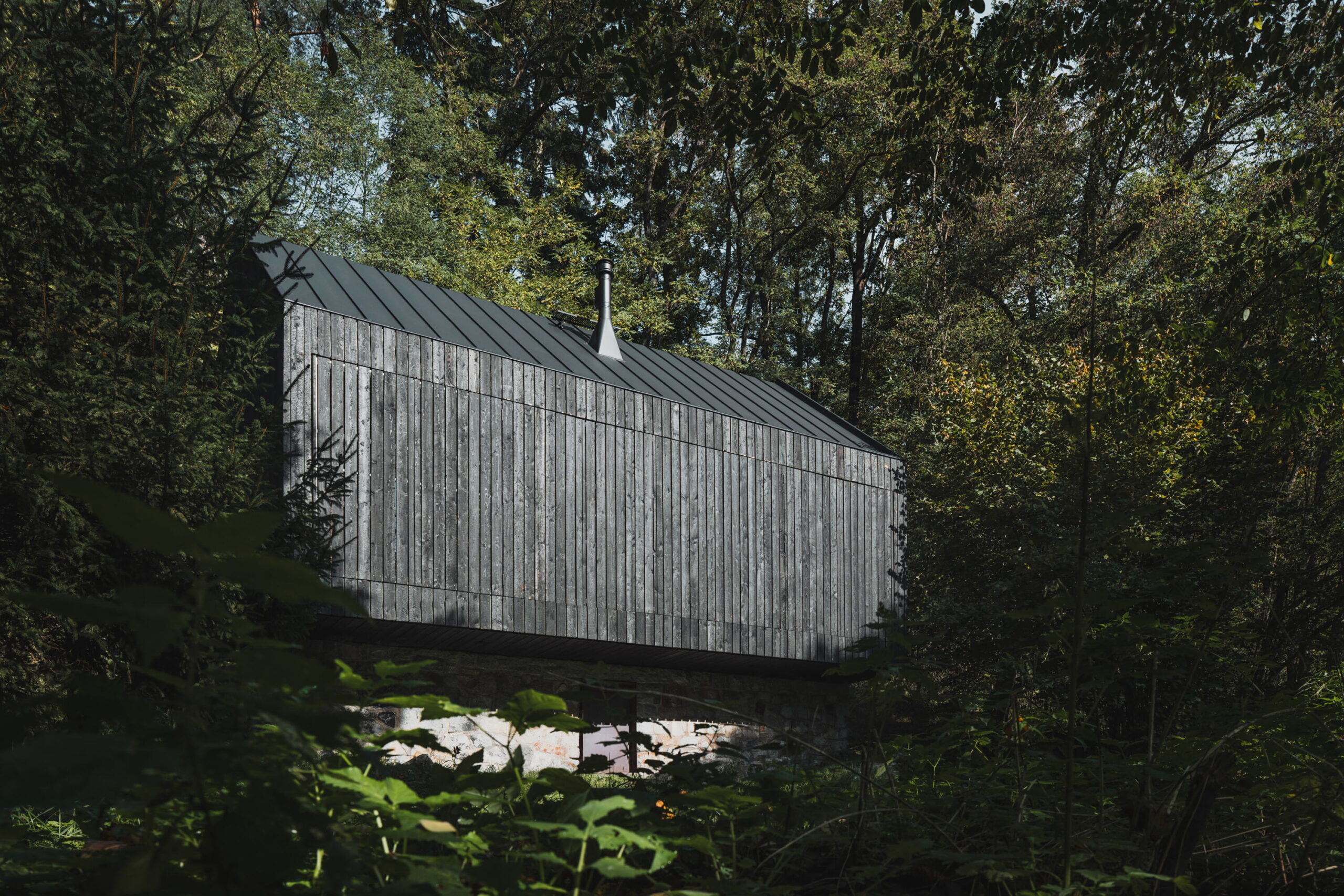 Chata na břehu Sázavy