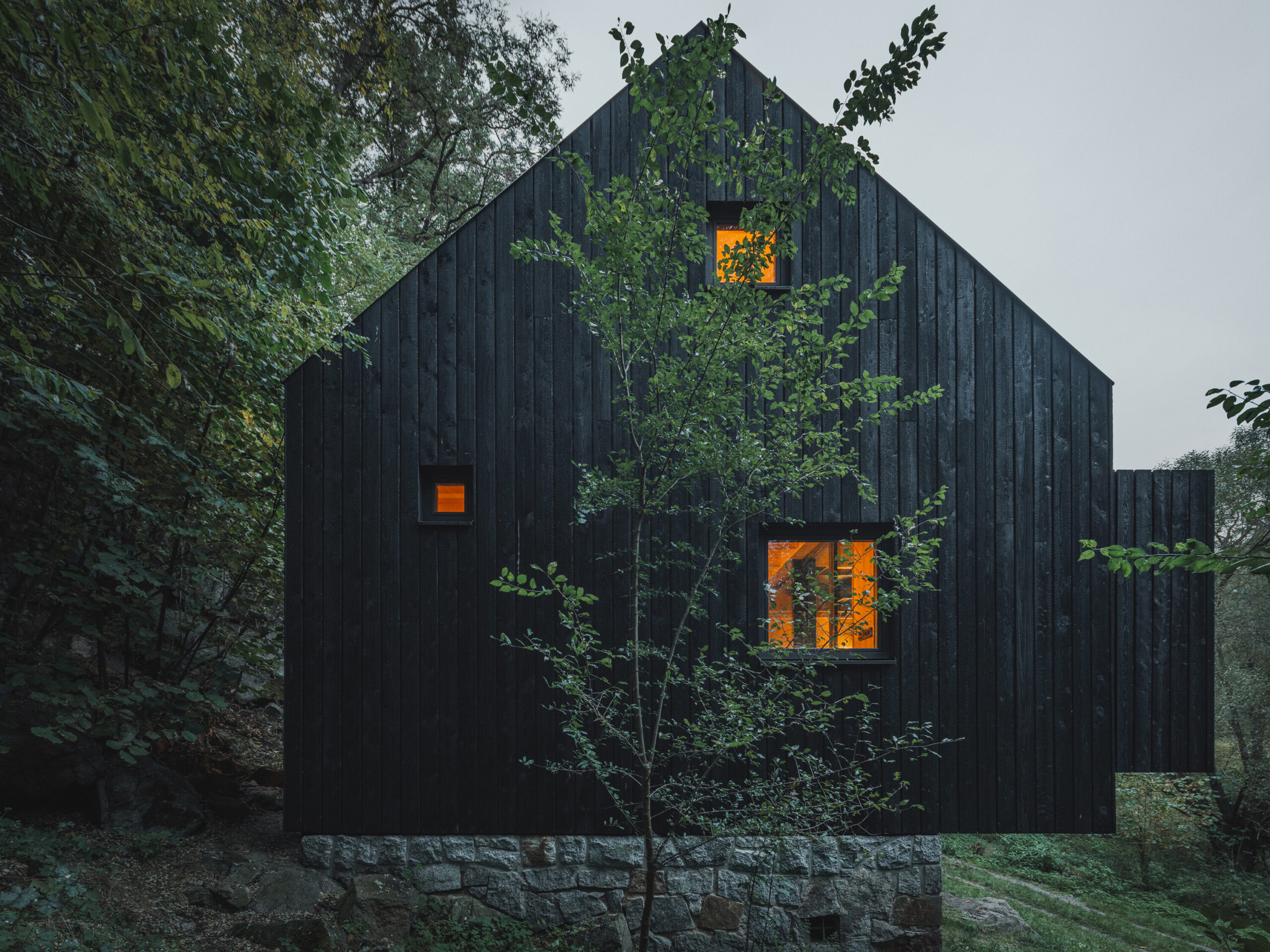 Chata na břehu Sázavy