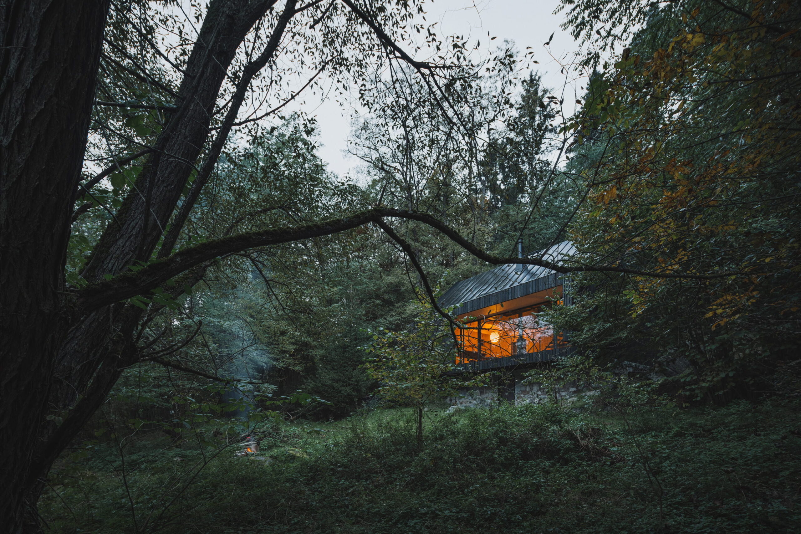 Chata na břehu Sázavy