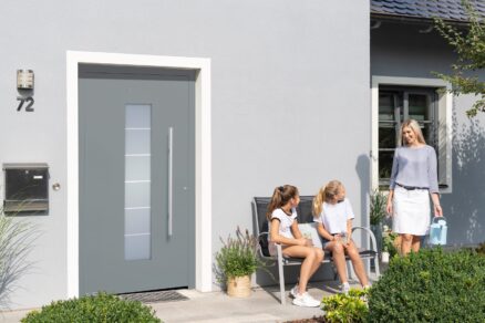 Hliníkové dveře ThermoSafe s vysokou tepelnou izolací. Více informací na www.hormann.cz.