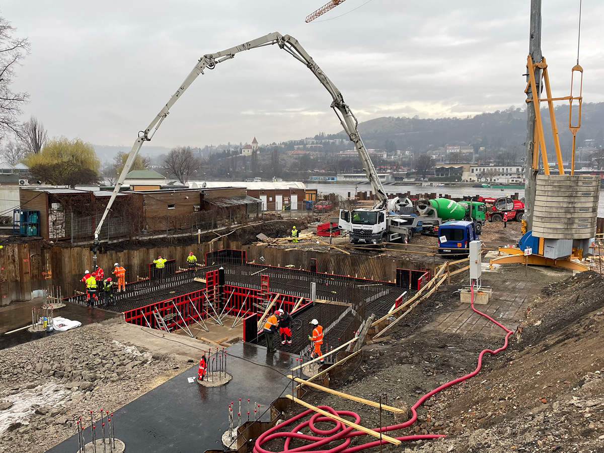 Betonáž 1. části základu OP7 Betonáž 1. části základu OP7