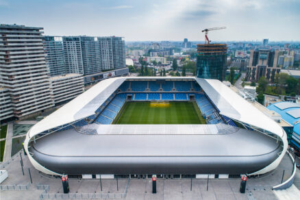 Národní fotbalový stadion v Bratislavě splňuje kritéria UEFA 4 a patří k nejmodernějším sportovním arénám na Slovensku.