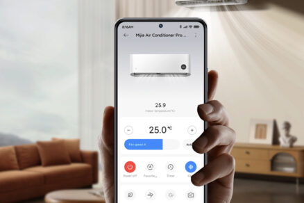 Ovládání klimatizace pomocí mobilní aplikace v chytrém telefonu