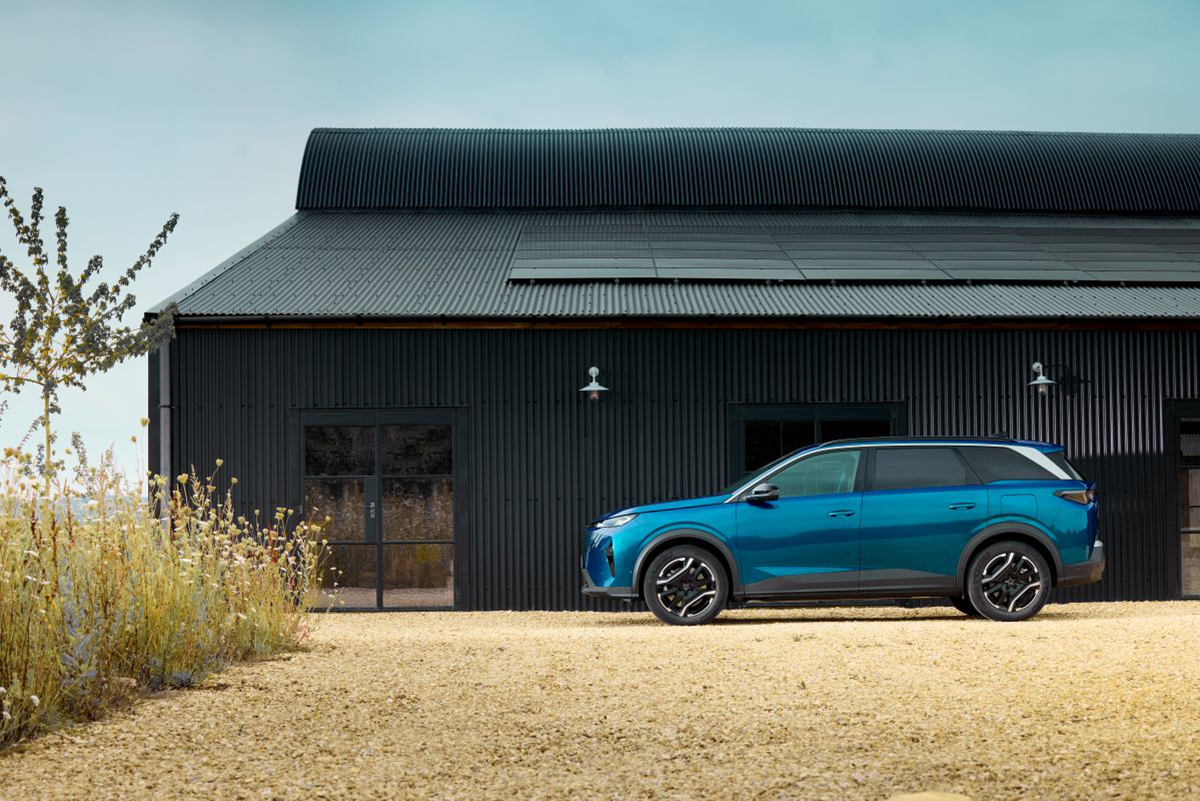 Limitovaná edice Peugeot 5008 Summer Blue