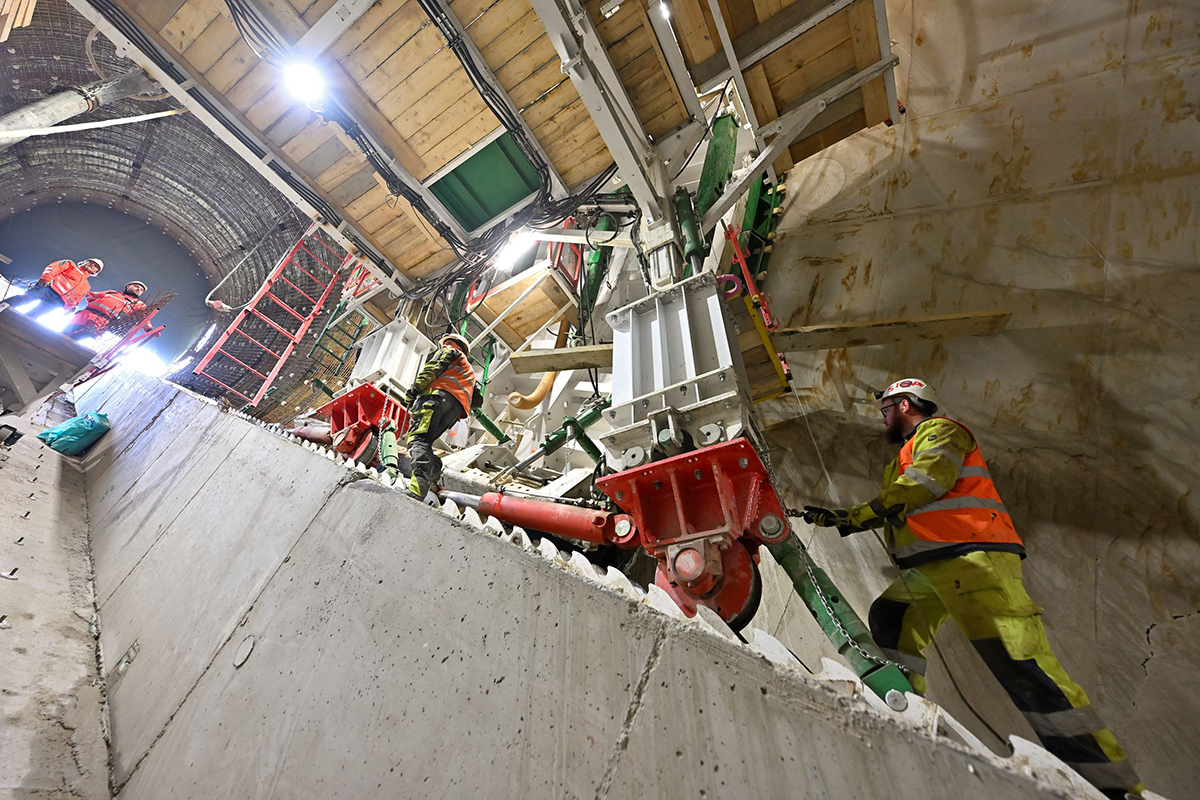 OSTROJ Bednění pro eskalátorový tunel 