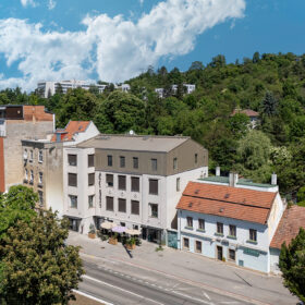 Exteriér hotelu Bronzo v Brně po rekonstrukci historické budovy