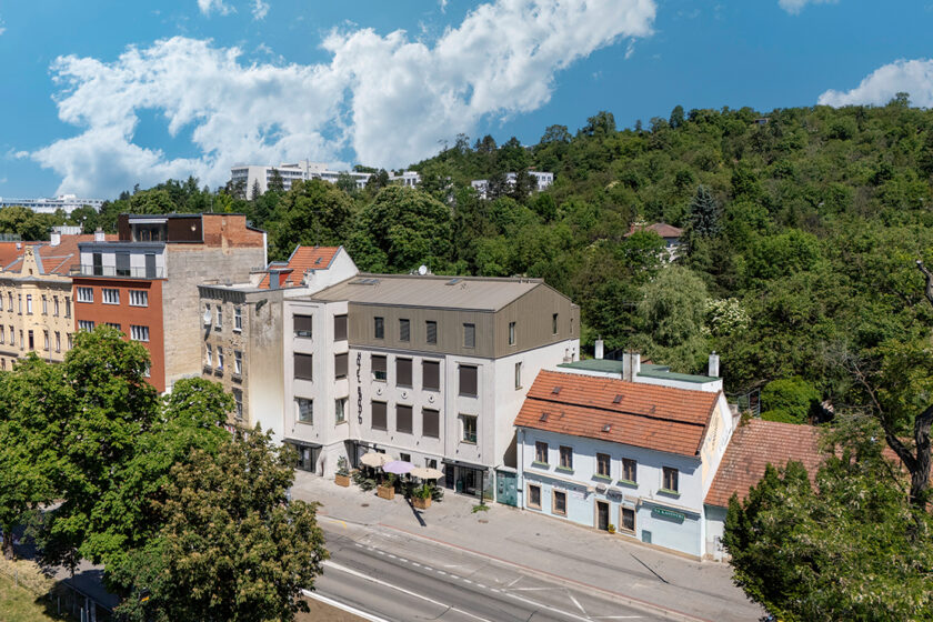 Exteriér hotelu Bronzo v Brně po rekonstrukci historické budovy