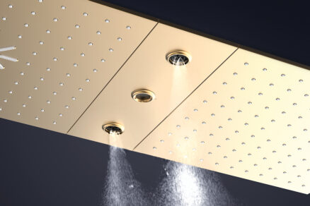 Detail hlavové sprchy s různými režimy proudu přináší intenzivní i jemný zážitek z každodenního sprchování.