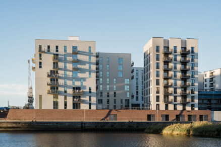 Rezidenční projekt „Belle Harbour“ v hamburské čtvrti HafenCity nastavuje architektonický standard pro efektivní využití zdrojů a společenskou odpovědnost.