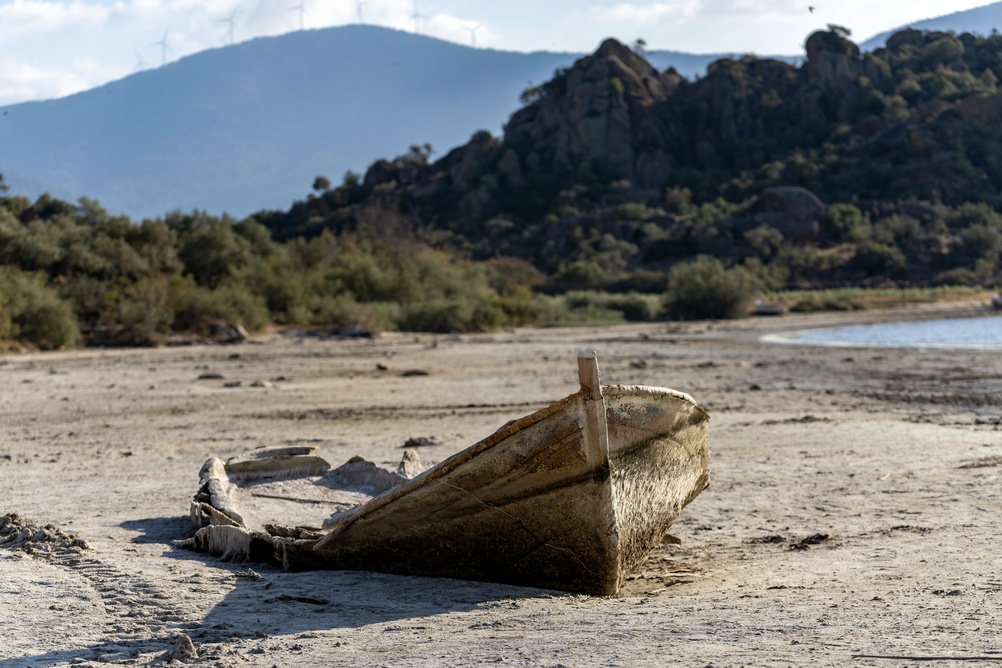 shutterstock 2787134569 Opuštěné jezero