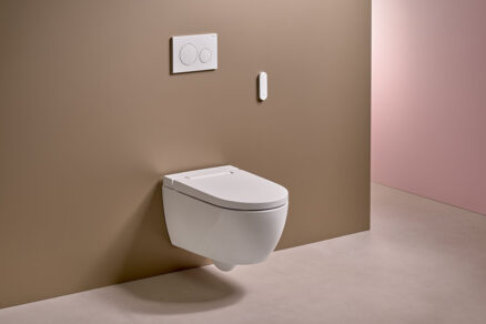 Závěsné sprchovací WC Geberit AquaClean Alba s dálkovým ovládáním