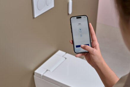Ovládání sprchovacího WC Geberit AquaClean Alba pomocí mobilní aplikace