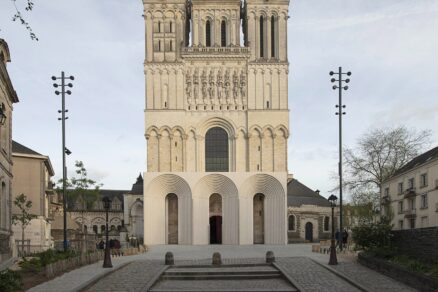Přístavba katedrály Saint-Maurice