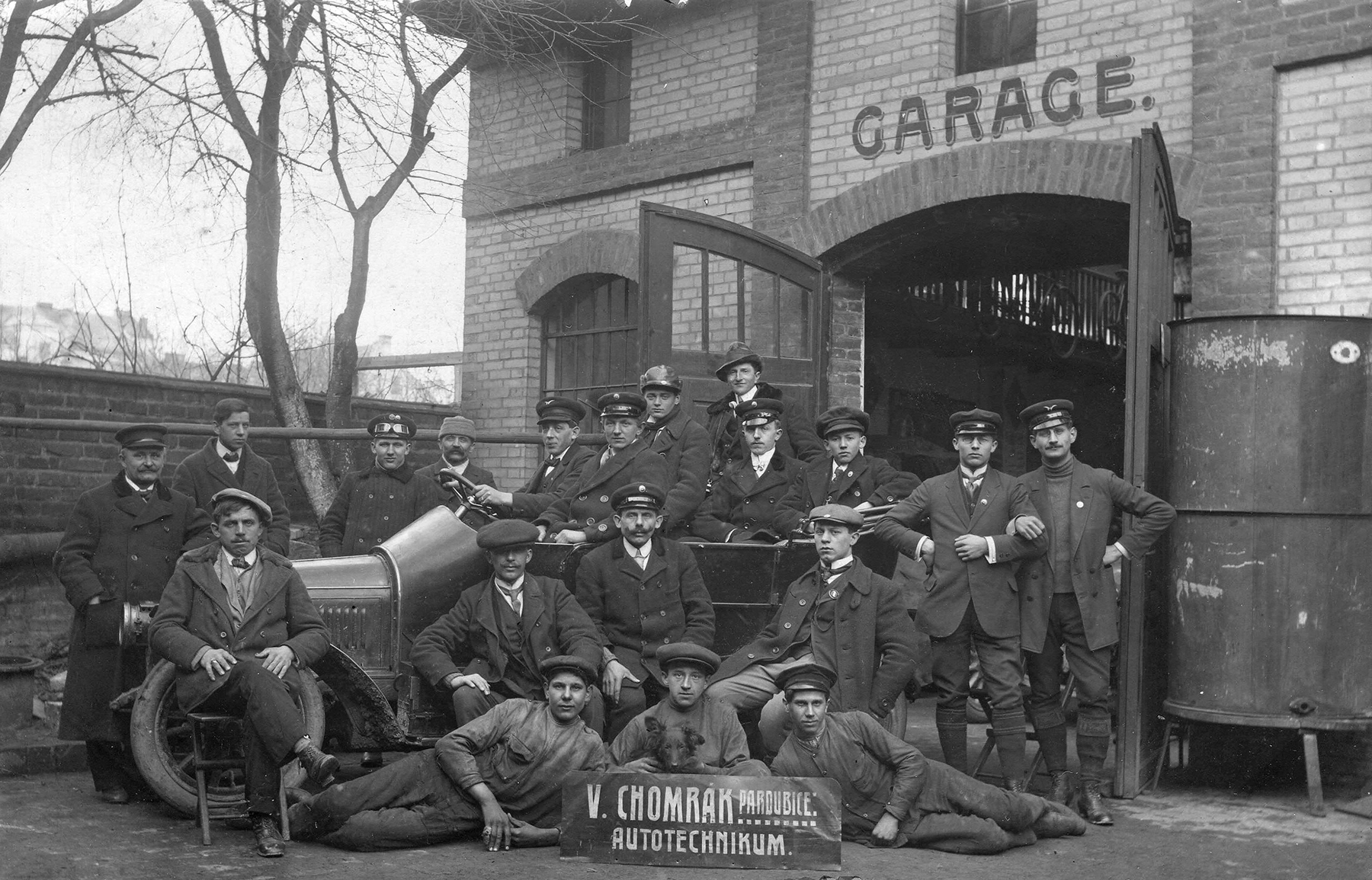 Vincenc Chomrák autogarage, Pardubice, 1903–1908