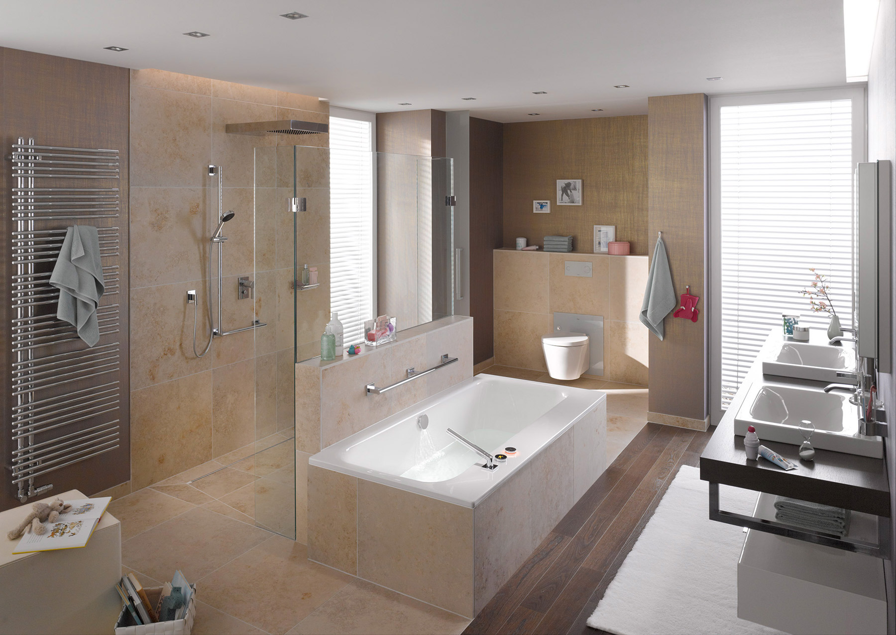 Koupelna jako relaxační zóna. Základem jsou jasné architektonické řešení a dostatek prostoru pro pohyb. (Foto: Viega)